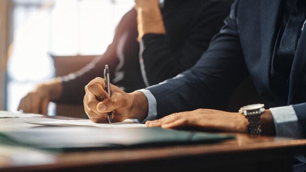 وکیل مقدم وکیل حقوقی در مشهد وکیل آباد